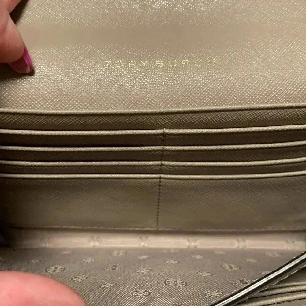 TORY BURCH Women’s Purse,Crossbody. Excellent Condition.Comes with/dust bag.